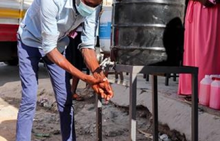 Handenwasstation in Kenia   (c) rotary.org